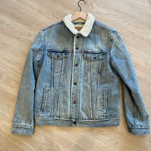 LEVIS ORIGINAL SHERPA JEAN JACKET // MENS MEDIUM // GOOD CONDITION